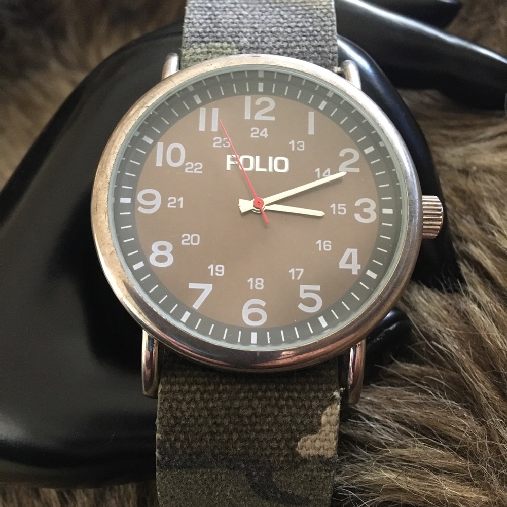 Men’s Folio faux leather camo band watch